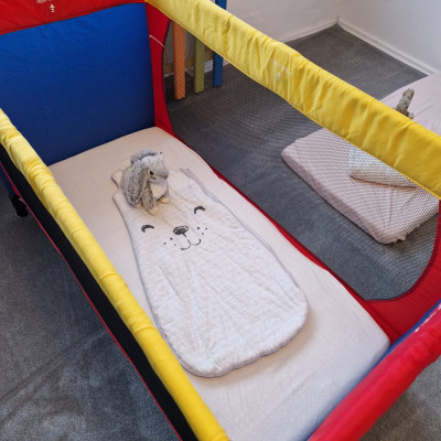 Schlafen im BettSpielzimmer Schlafen im BettSpielzimmer